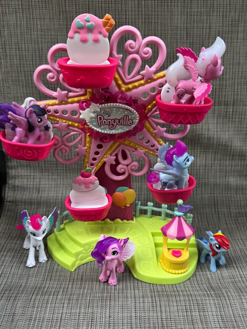 My Little Pony Pink Ponyville Ferris Wheel Playset with Multicolored Ponies